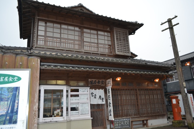 冨屋食堂　招き猫.JPG